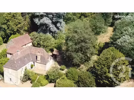 maison 2 pièces 283 m²