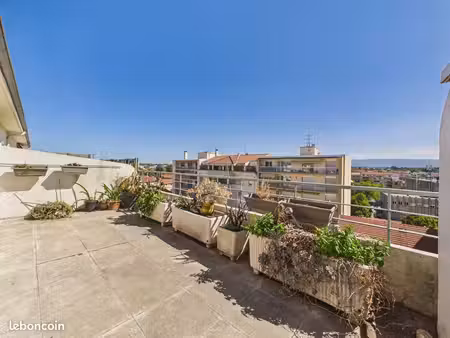 t2 traversant 50 m² avec terrasse de 20 m² – avenue victor hugo