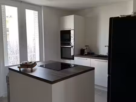 t3 rénové 68 m² – 2 balcons  garage  et climatisation – grand charran