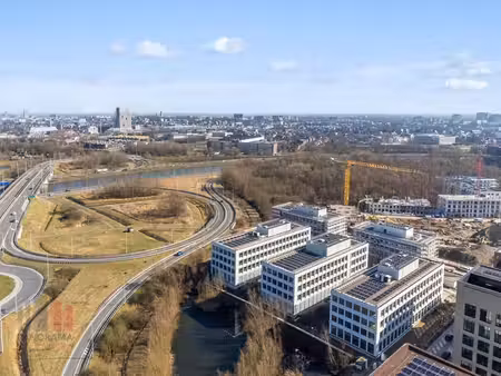 immeuble de bureaux indépendant de 2 578 m² dans un empla...
