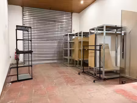 surface d'environ 200m² - genappe bonne accessibilité