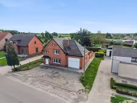 charmante woning met 4 slaapkamers  ruime garage en veel ...