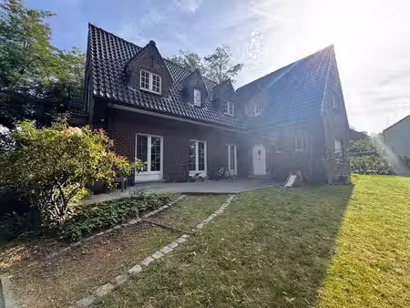 *charmante villa 4 ch.+1 bureau sur terrain de 15 ares *