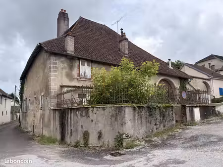 immeuble 602 m² saint-vit