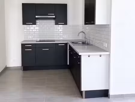 appartement t3 duplex - 80m2- centre de lencloitre