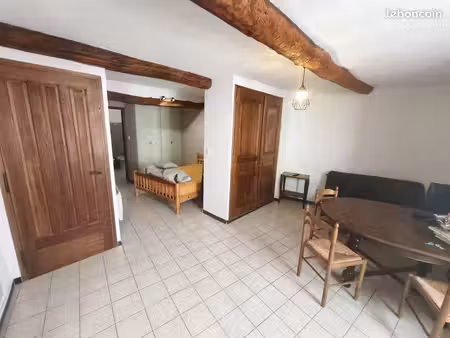 à louer – appartement studio 27m2 au centre de saint-andré-les-alpes