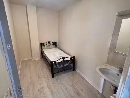 chambre à louer au mois