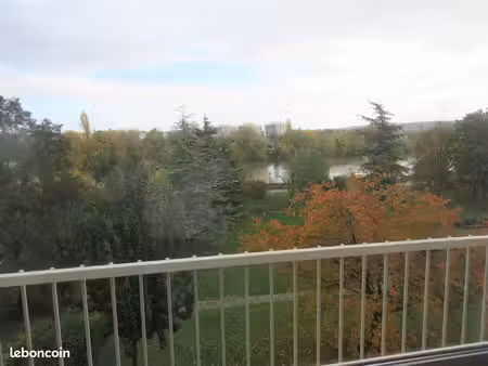 très beau 3 pièces vue seine rénové meublé de 57 m² dans la résidence carnot