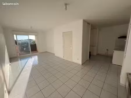 appartement de 49m² avec terrasse à louer