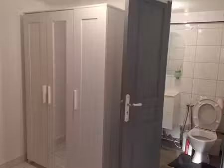 je loue un studio meublé de 33 metre carré