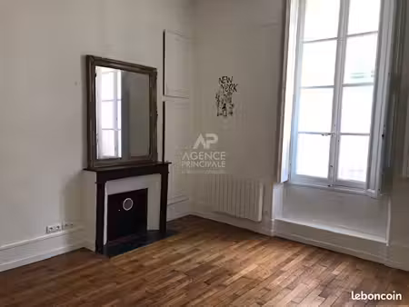 studio 1 pièce 28 m²