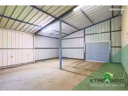 local commercial 120 m² charleval