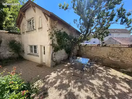 maison de charme meublée avec jardin – 70 m² – 2 chambres – avon