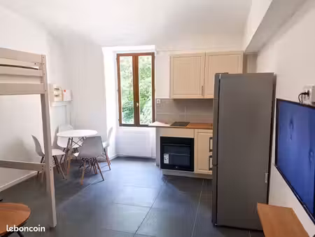 studio meublé et rénové de 27 m² – calme  verdure et parking sécurisé