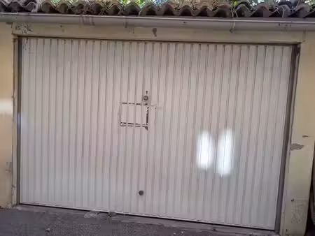 location parking 16 m² à arles (13200)  100 €