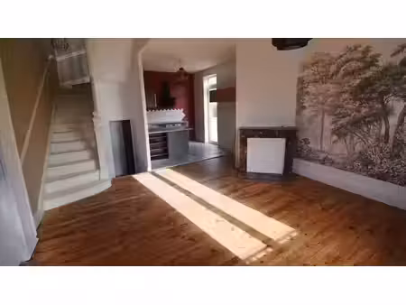 location maison 3 pièces 82 m² à bellerive-sur-allier (03700)  897 €