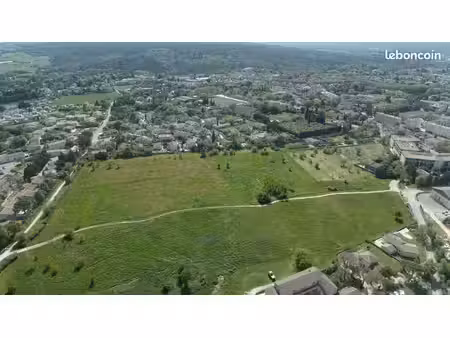 terrain 370 m² uzes