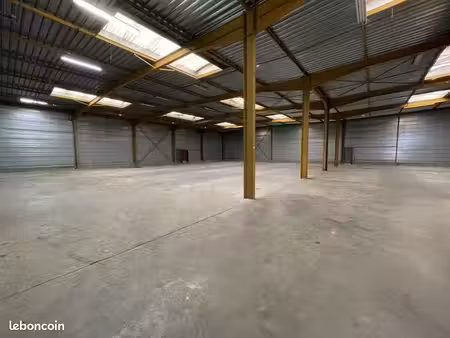 local d'activité 1 500 m²