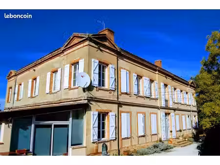 propriété de caractère 874 m² avec 16 studios  logement privatif et piscine – 1 66 ha