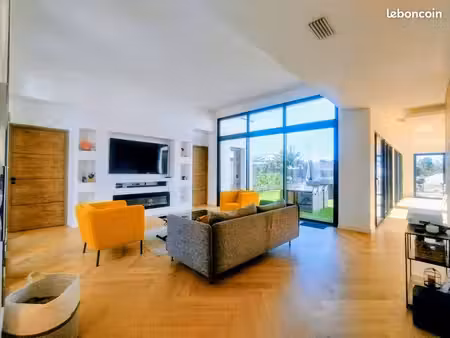 maison contemporaine d'exeption 183m2  4 chambres  terrain 1200m2  normes re 2020  proche 