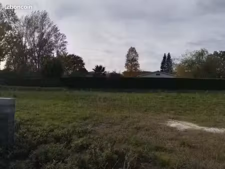 terrain 401 m² tresses