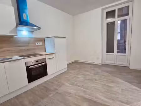 ? t2 avec balcon très bon état