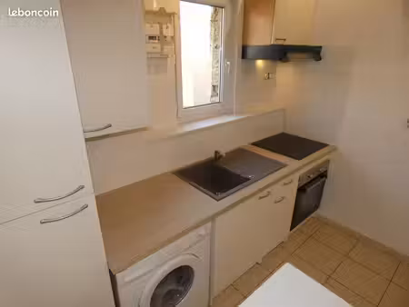 f2 climatisation rénové avec terrasse de 14 m² plein sud