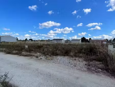terrain 640 m² auros