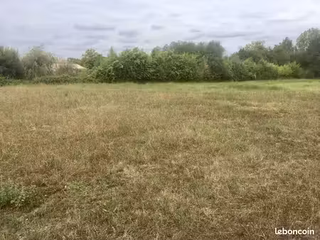 terrain à bâtir de 615 m² à saint-andre-de-cubzac (33)