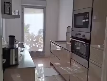 particulier vend bel appartement traversant 66m2 + balcon 9m2