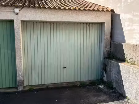 garage fermé avec électricité à 150m du port de marseillan ville