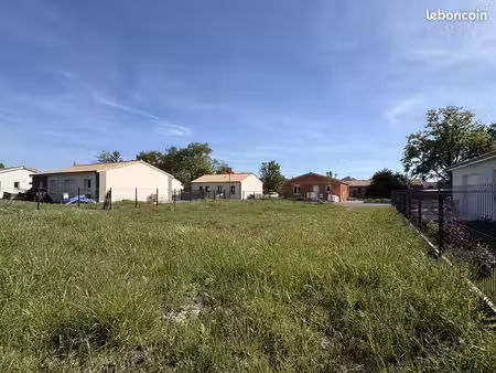 terrain à bâtir de 442 m² à hourtin (33)
