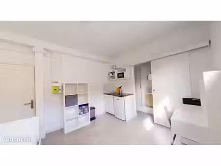 studio 1 pièce 13 m²