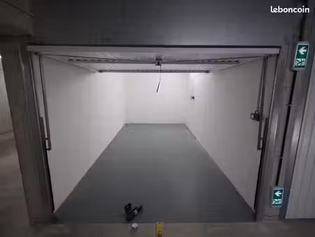 loue box de garage fermé et électrifié