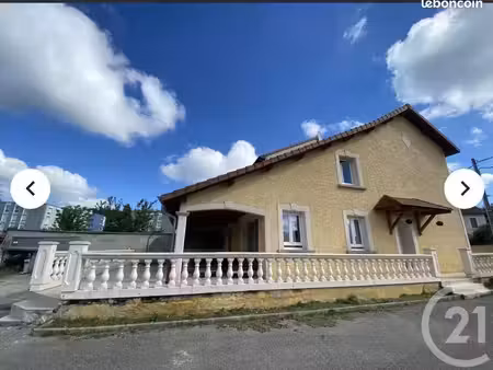 maison à vendre ( + garage si intéressé)