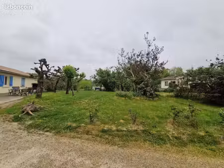 terrain 700 m² le barp
