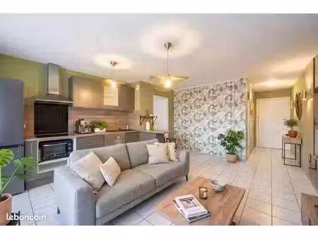 t2 41m² + terrasse 10m² & parking couvert – hyper centre tout à pied
