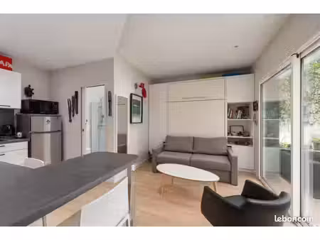 t1 meublé avec cour/terrasse privative – immeuble de charme à bordeaux