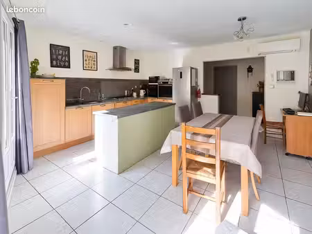 maison de village 100m²  3 chambres   appartement semi-indépendant  cour