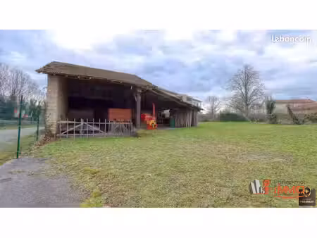 terrain 536 m² four