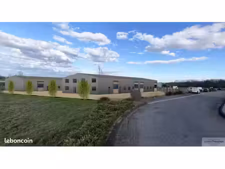 local 150m²