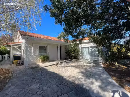 maison individuelle avec piscine dans lotissement prisé