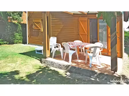 maison dans parc boisé pres des commerces