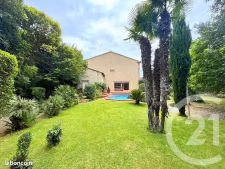 maison 7 pièces 393 m²