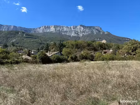 terrain 700 m² claix