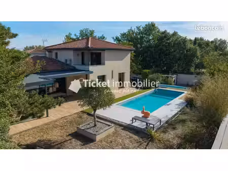 maison 6 pièces 304 m²