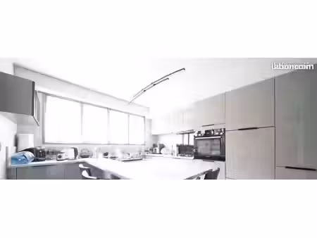 appartement 120m2 + 35 m2 terrasse. quartier résidentiel avec commodités à proximité