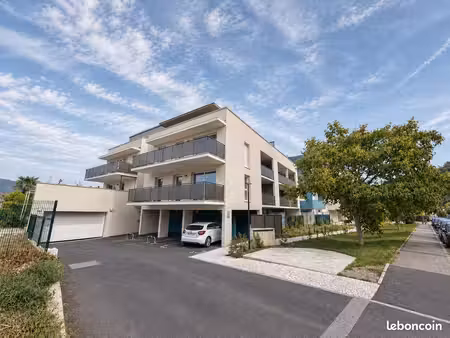 appartement 5 pièces 1 m²