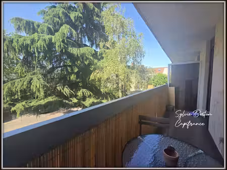 vaujours studio - 34 m2 avec balcon et place de parking