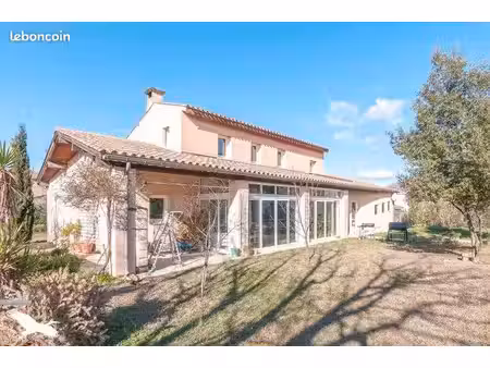 villa 6 pièces 150 m²